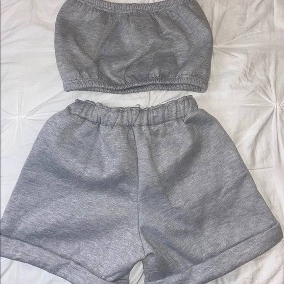 Nike inspired Crop top with shorts. - Picture 2 of 2